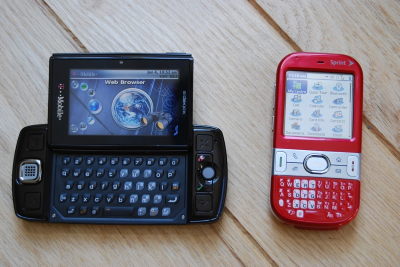 Illustration for article titled Sidekick LX Unboxing Gallery and Sidekick Sizemodo